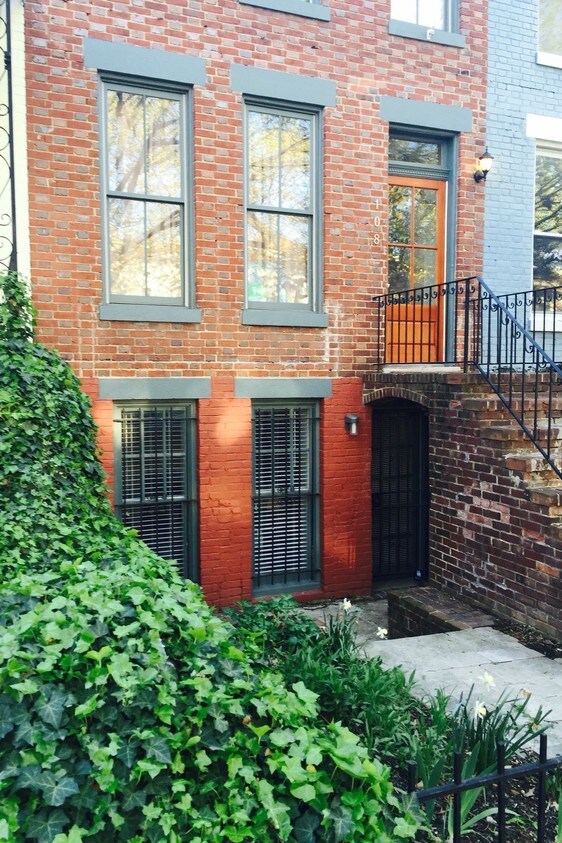 Apartamentos en la planta baja - 108 15th St SE