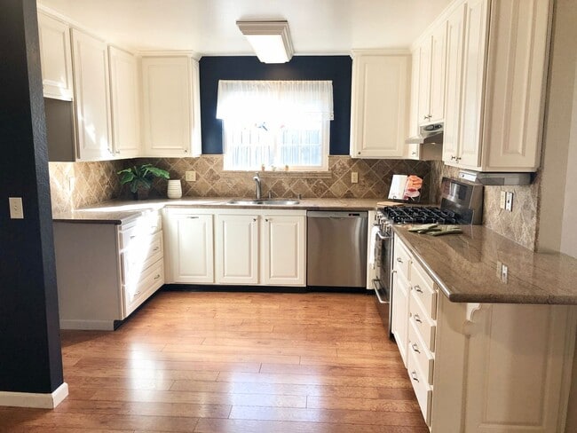 Building Photo - 5766 Mesa Verde Cir