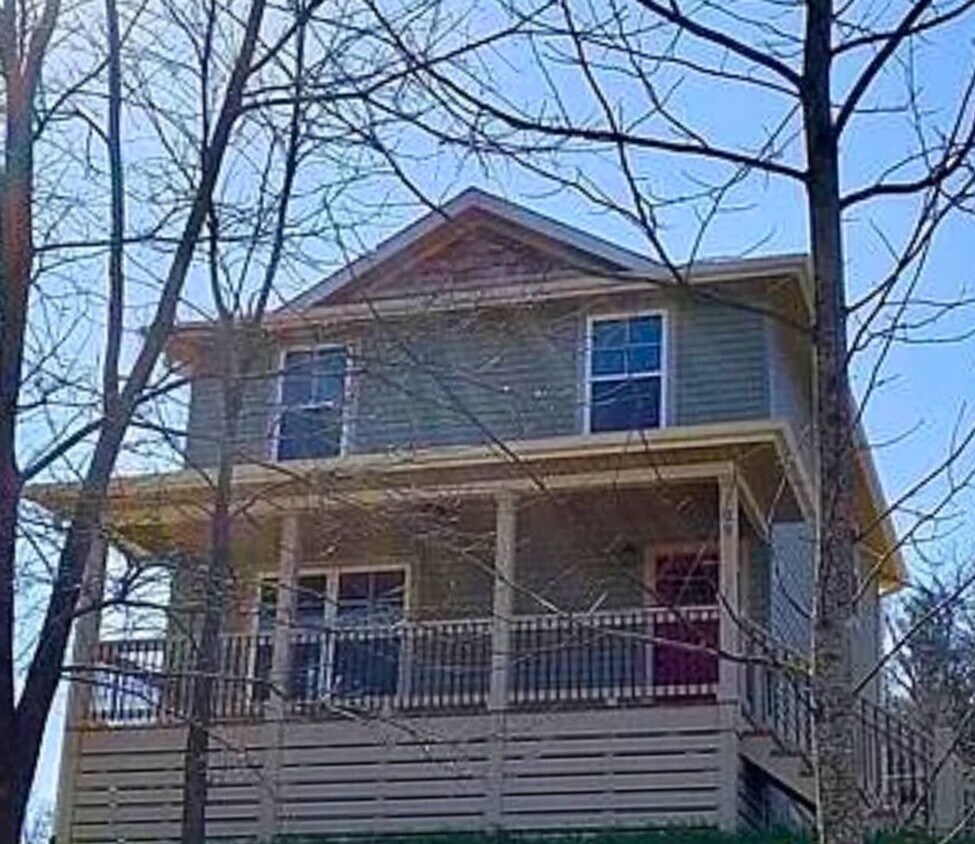 Primary Photo - Oakley - Modern Three Bedroom