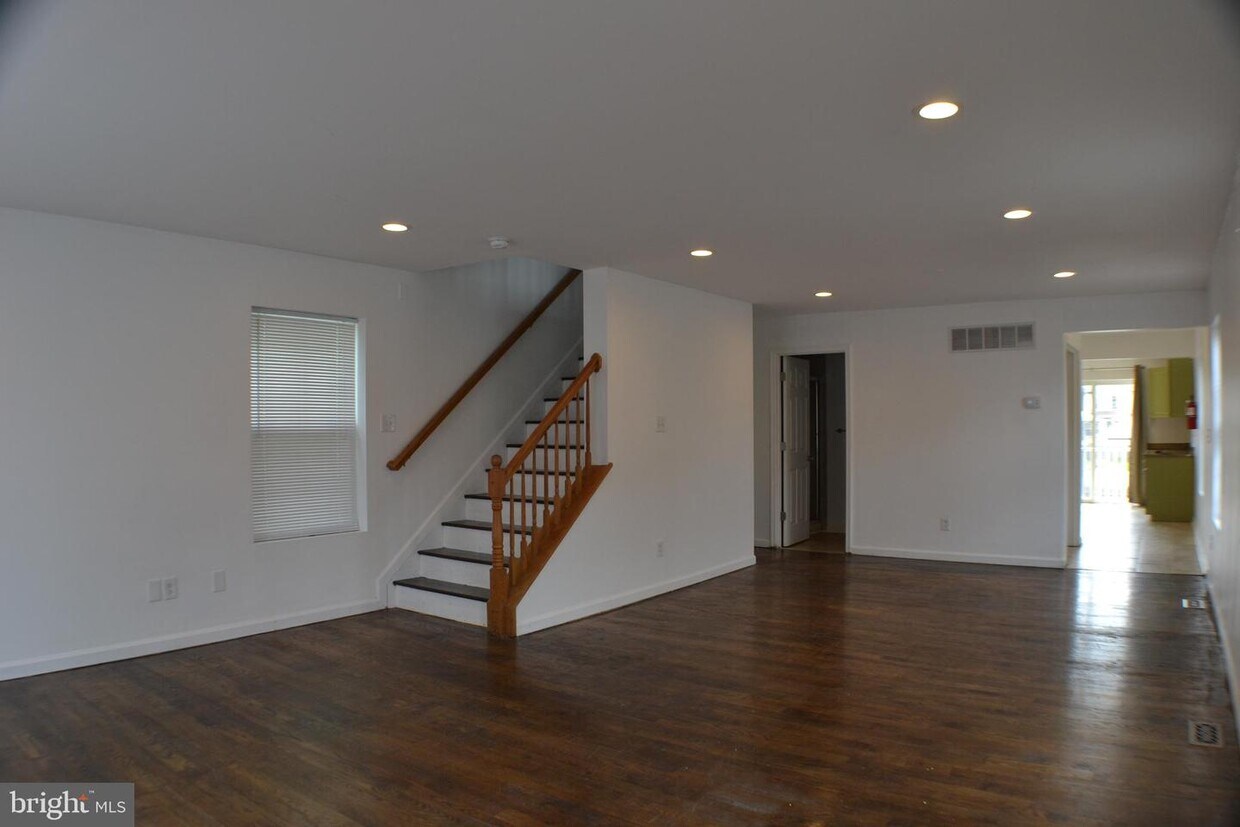 Primary Photo - 6723 Railway Ave