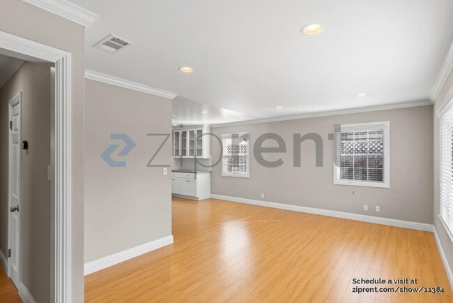 Building Photo - 498 N Fair Oaks Ave