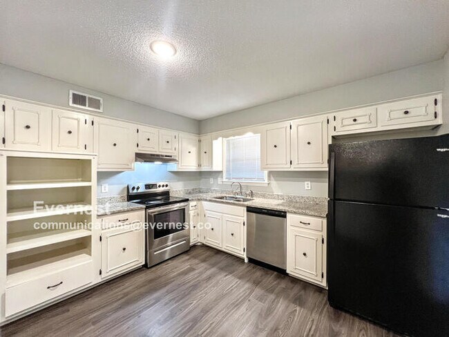 Building Photo - 8287 Farmington Dr E