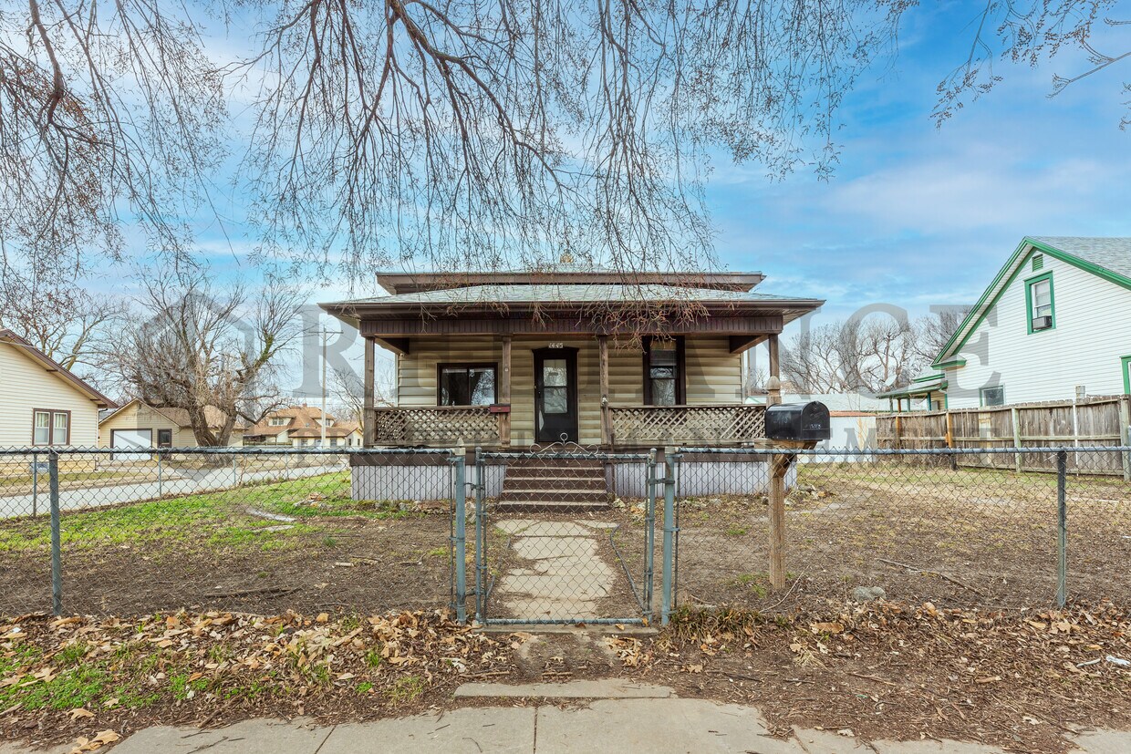 Primary Photo - 1445 S Market St