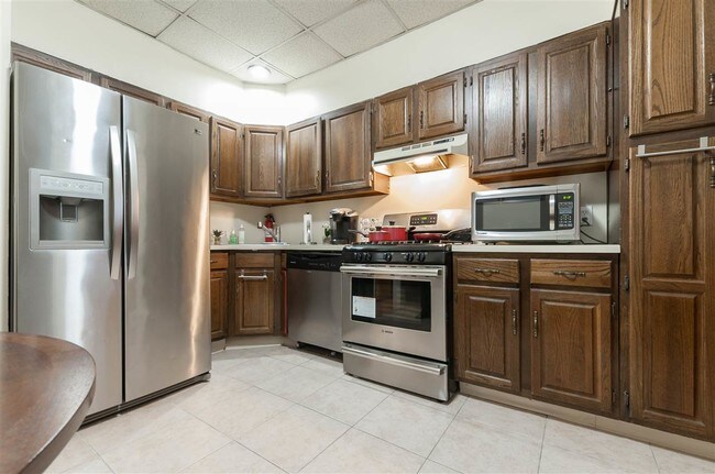 Foto del edificio - 634 Boulevard E