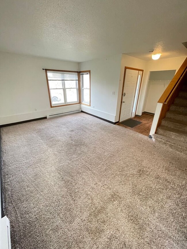 Foto del edificio - 317-319 N 3rd Ave W