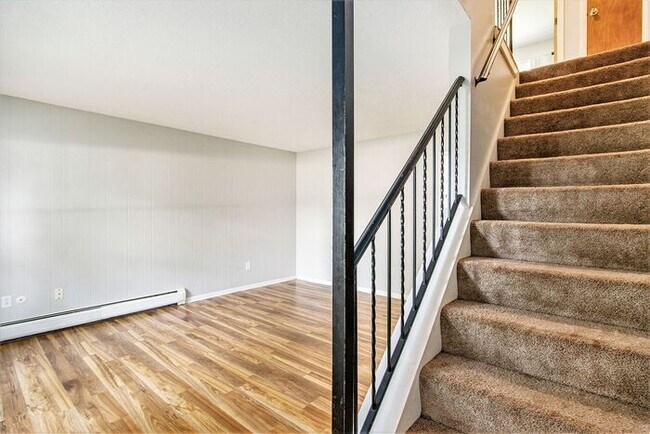 Foto del edificio - $1250 /2-bedr/1.5 bath town house duplex; tenant pays only electric (Kalamazoo)