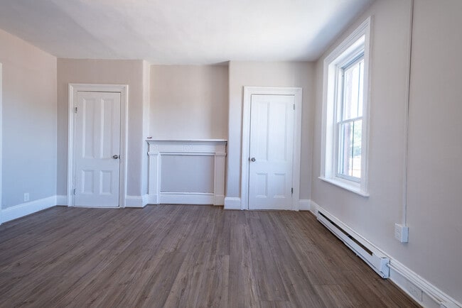Living room - 42 Liberty St