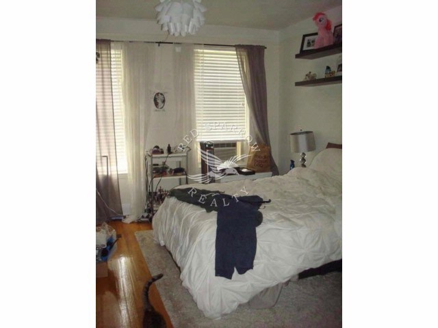 Foto del edificio - 322 E 55th St