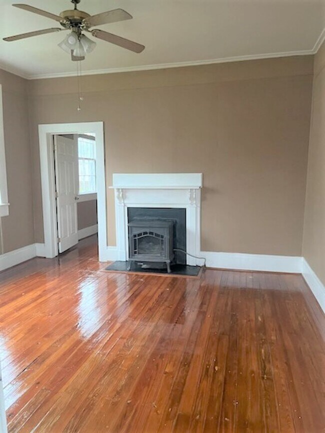 Building Photo - 109 38th St