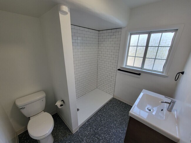 Foto del edificio - Renovated 2 Bedroom 1 Bathroom In Koreatown