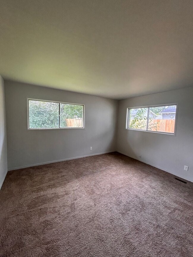 Foto del edificio - 6220 Chatham Dr