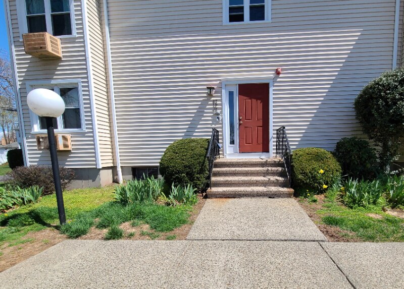 Primary Photo - 83 Hill St