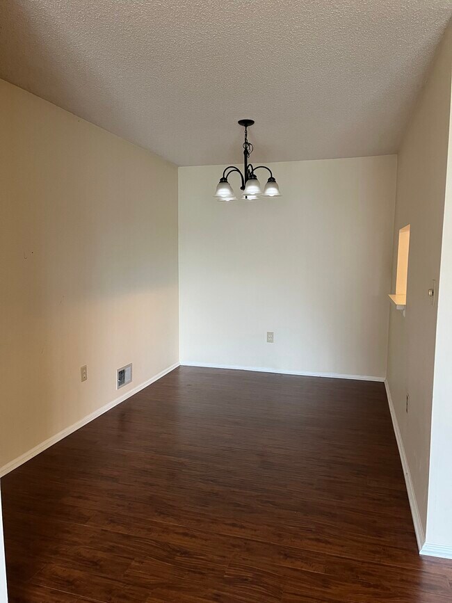 Building Photo - 7 Kite Ct
