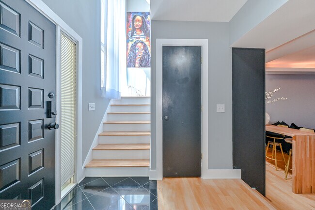 Building Photo - 1924 Variations Dr NE