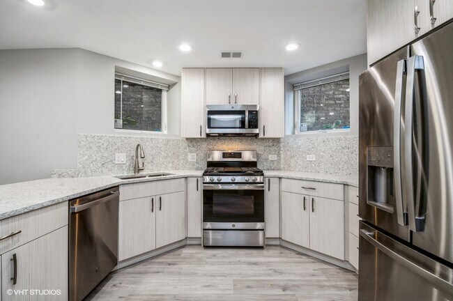 Foto del edificio - 5915 N Artesian Ave