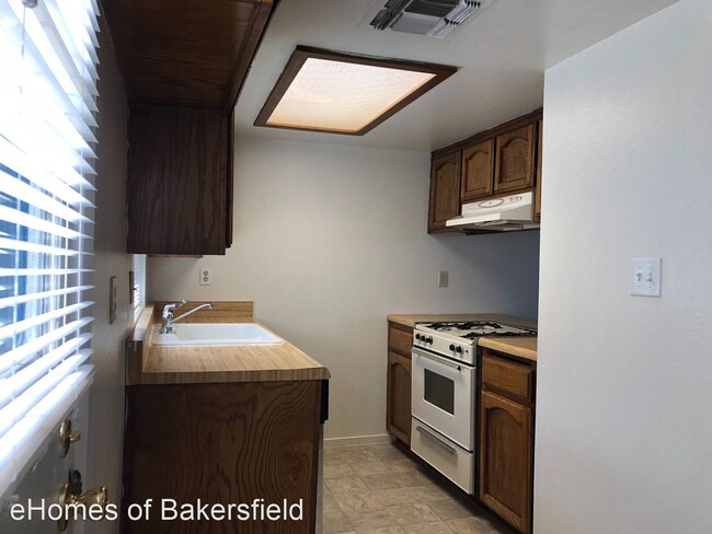 Building Photo - 7817 S Laurelglen Blvd