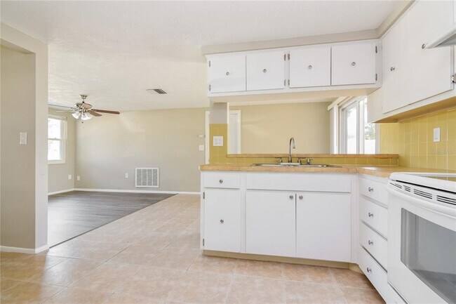 Building Photo - 3410 Trask Dr