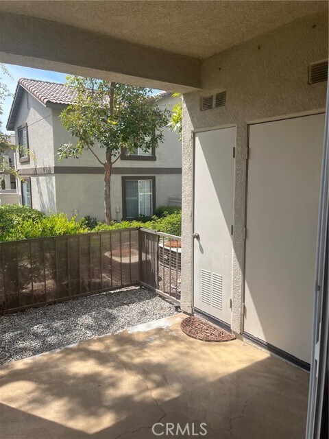 Building Photo - 68 Chaumont Cir