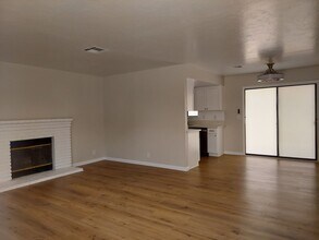 Building Photo - 612 W Graaf Ave