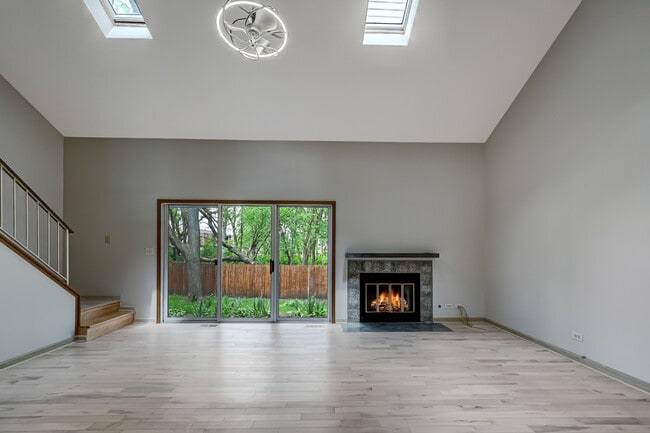 Building Photo - 30 Peach tree Ln