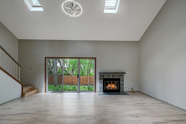 Foto del edificio - 30 Peach tree Ln