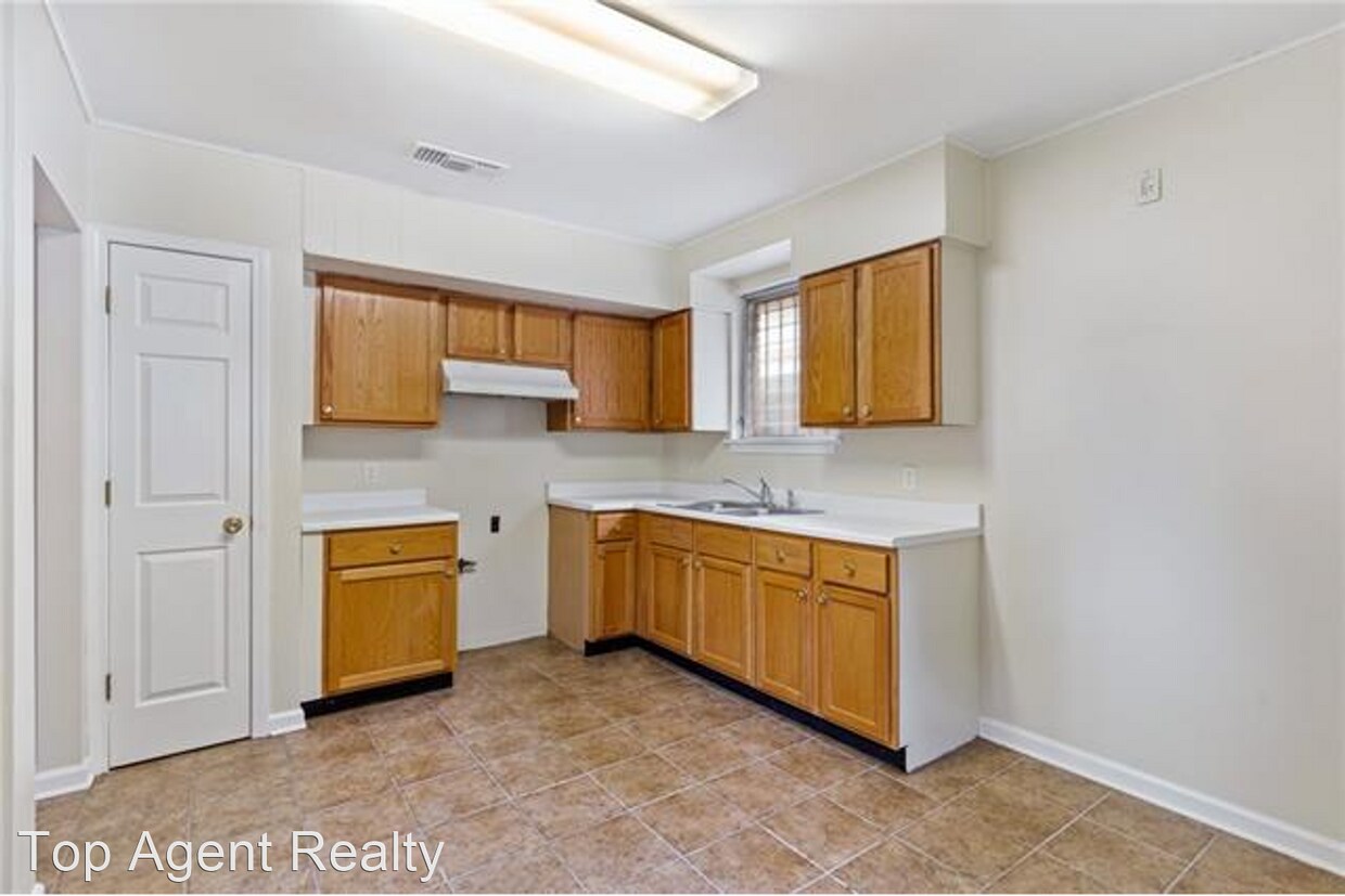 Building Photo - 2 br, 1 bath House - 618 N Murat St