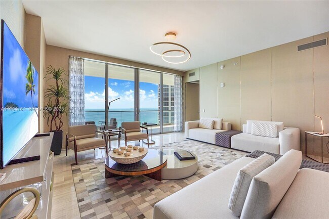 Foto del edificio - 18975 Collins Ave