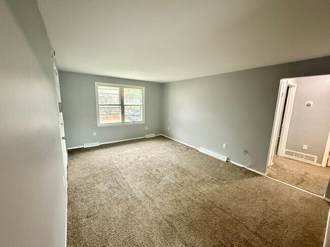 Building Photo - 11 Hamilton Pl