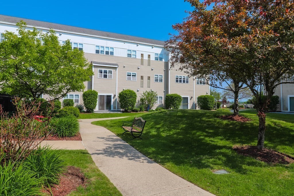 Foto principal - 140 Railroad Ave