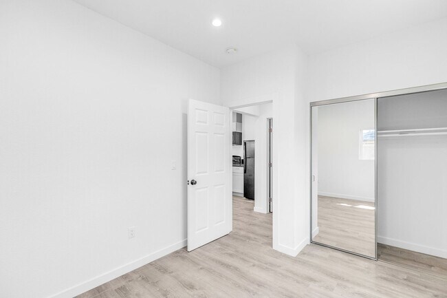 Foto del edificio - 9418 Compton Ave