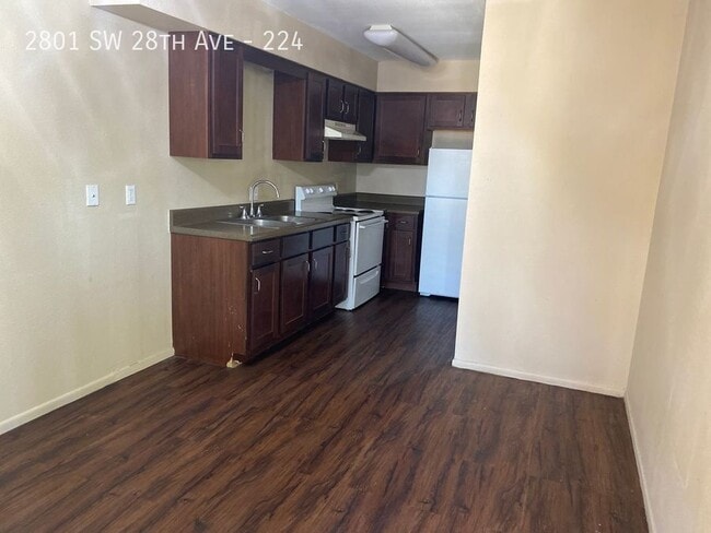 Building Photo - 2801 SW 28th Ave
