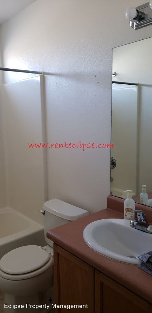 Foto del edificio - 3 br, 2 bath House - 786 DOVER ST