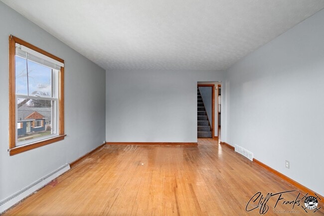 Building Photo - 3 Bed 1 Bath House for Rent in NE Canton