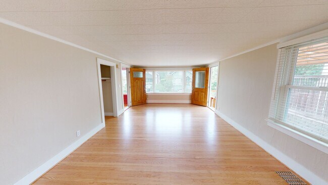Foto del edificio - 4512 N Commercial Ave