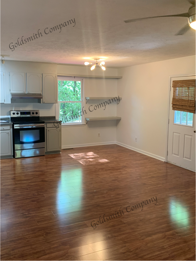 110 Forrest Dr, Fountain Inn, SC 29644 Room for Rent in Fountain Inn