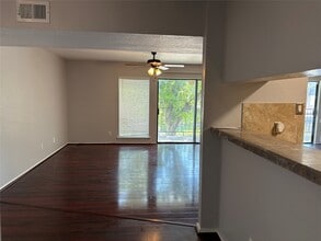 Building Photo - 2822 S Bartell Dr