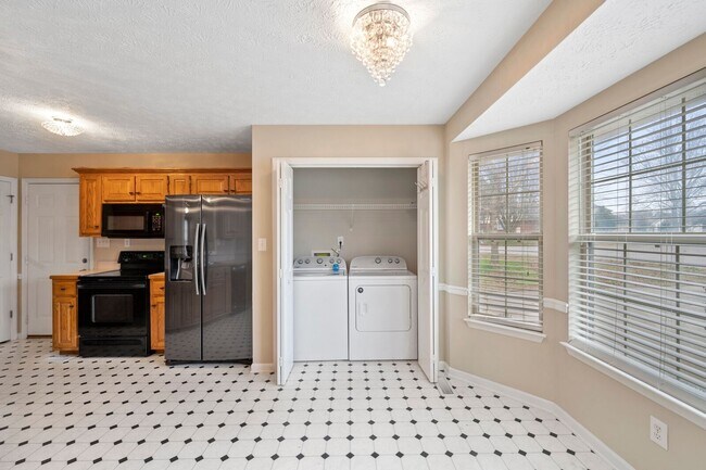 Foto del edificio - 700 Creek Landing Cir