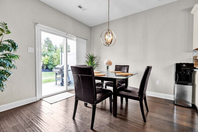 Foto del edificio - Beautiful Telford Townhome available for i...