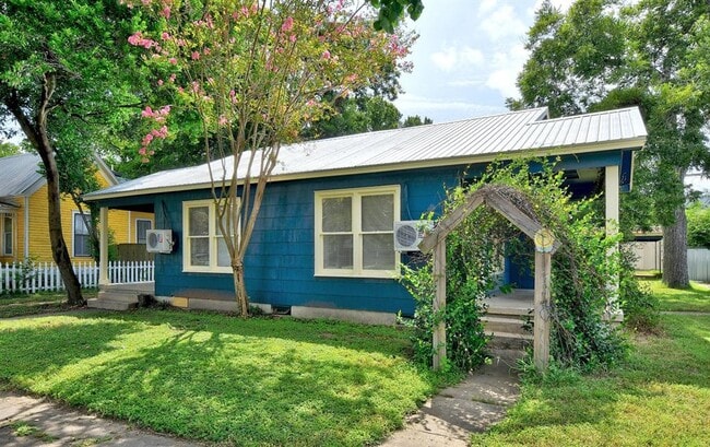 Building Photo - 302 Olive St