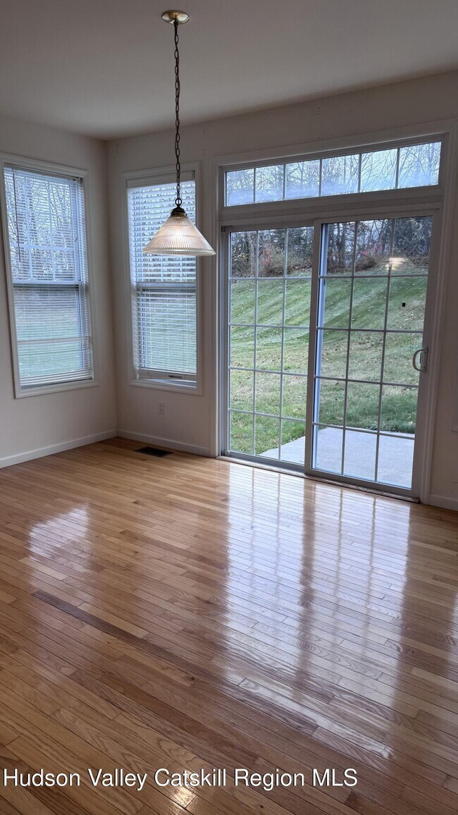 Foto del edificio - 245 Buttonwood Way