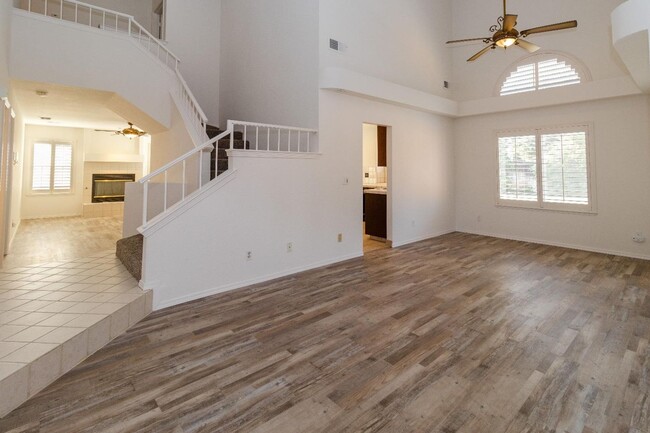 Foto del edificio - Beautifully Updated 4/2.5 near Woodward Park