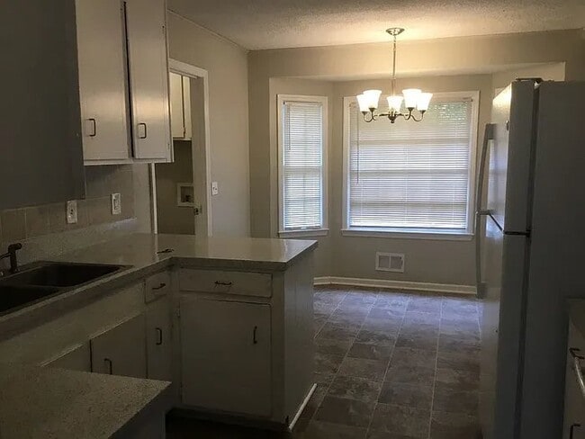 Building Photo - 128 Durango Ave