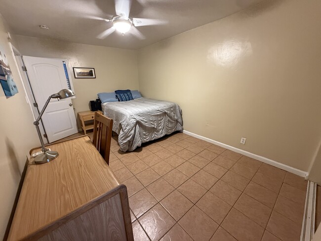 Foto del edificio - 5809 Lindo Paseo