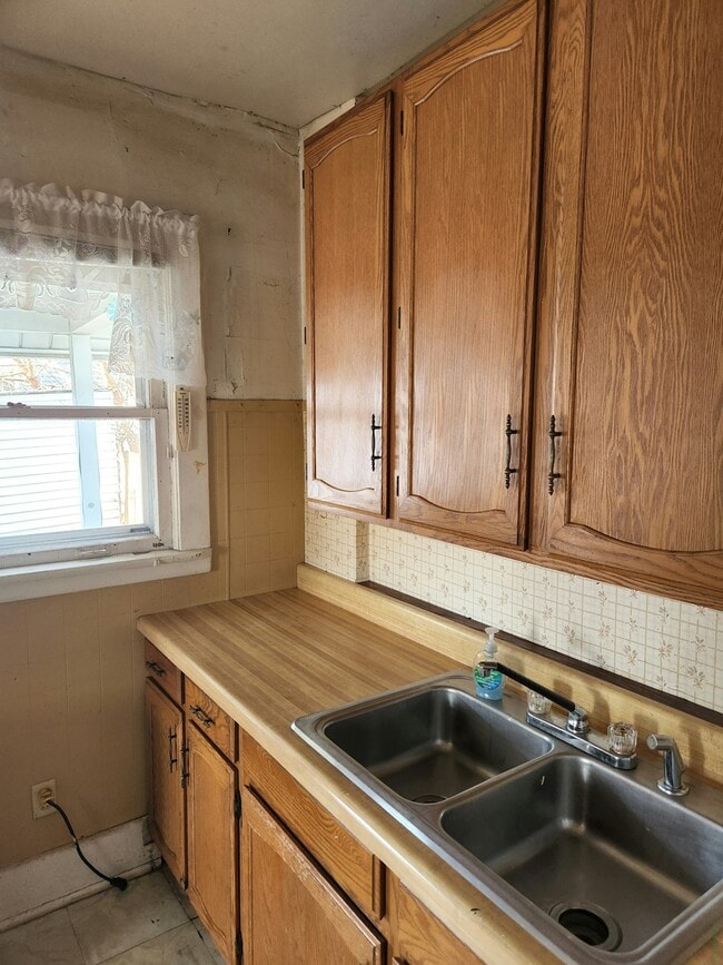 Building Photo - 1108 White Street