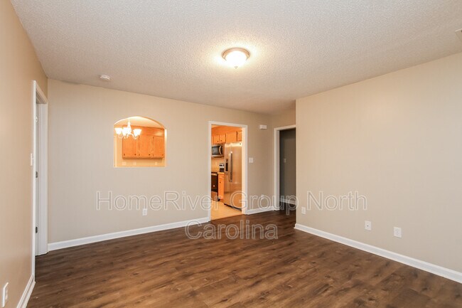 Foto del edificio - 313 Springhill Ln