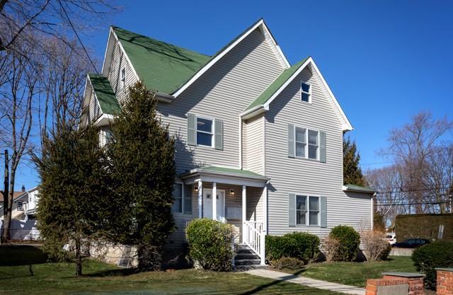Building Photo - 689 Conklin St