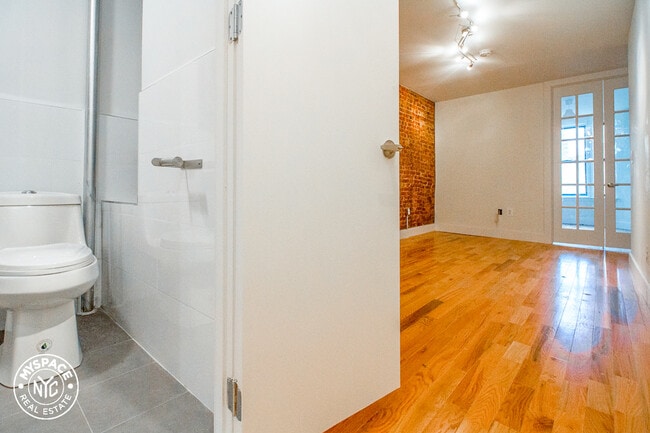 Building Photo - 643 Franklin Ave
