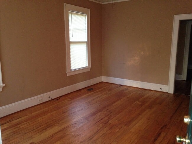 Building Photo - 2960 Pierpont Ave
