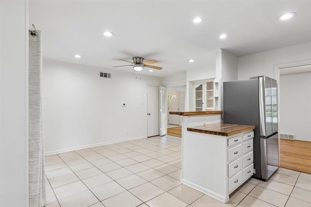 Foto del edificio - 6311 E Lovers Ln