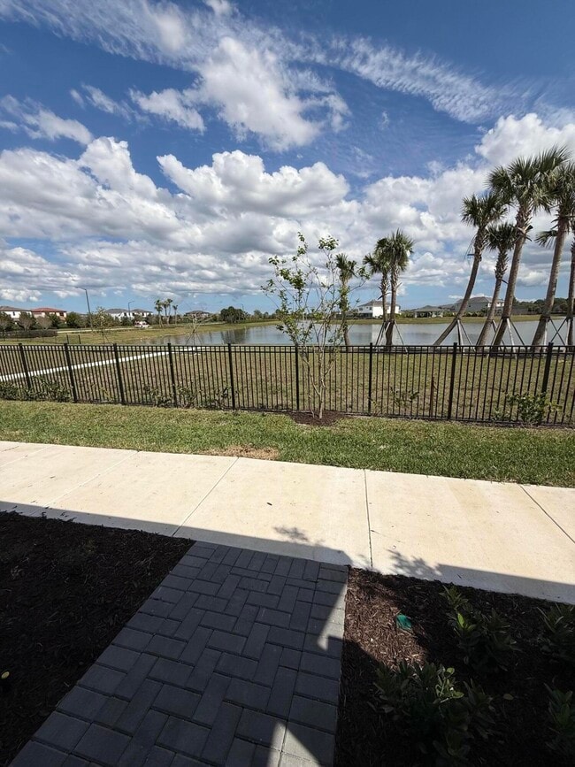 Foto del edificio - 4718 Longwood Lk Sq